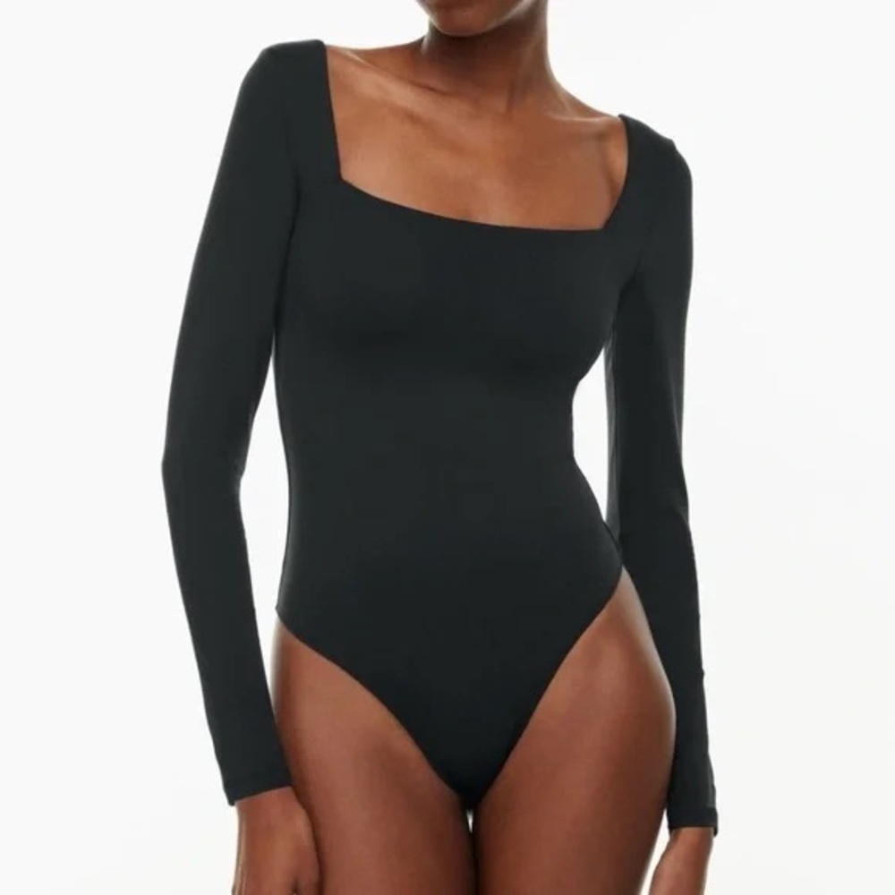 Babaton Square Neck Bodysuit